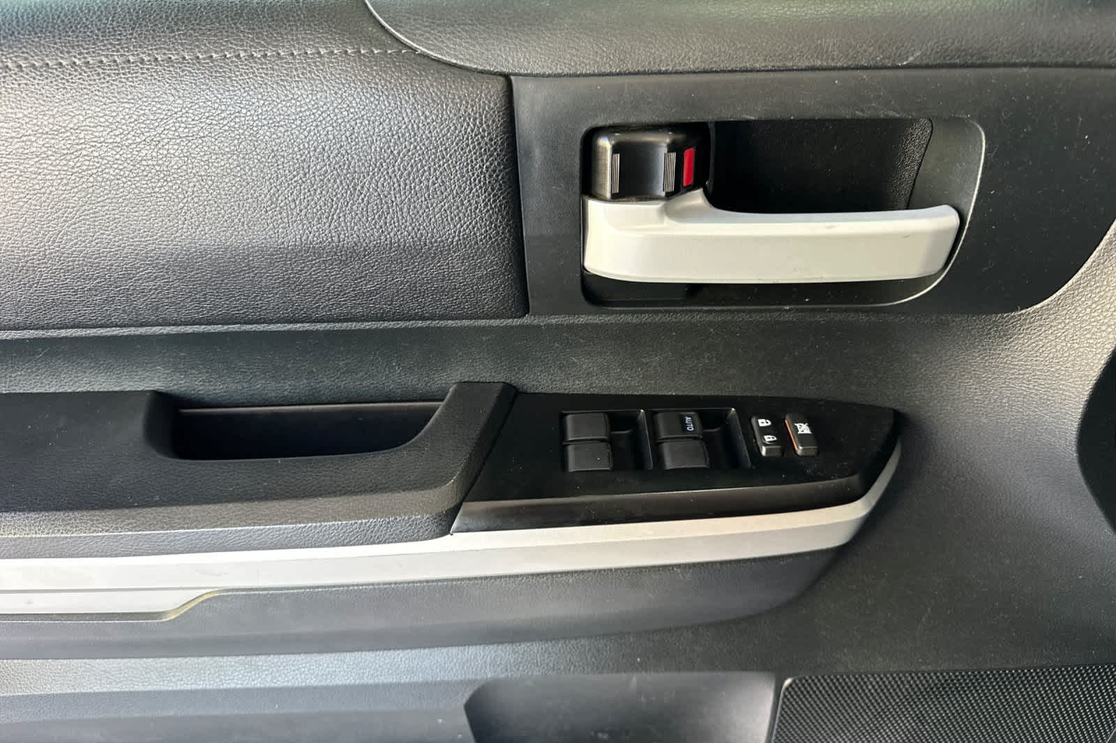 Thumbnail: 2016 Toyota Tundra - 12