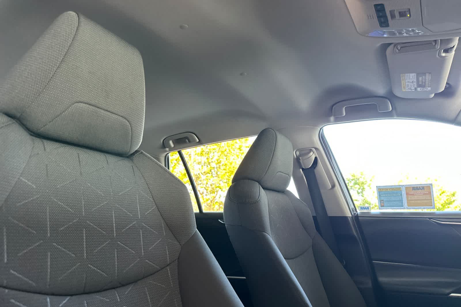 Thumbnail: 2022 Toyota RAV4 - 18