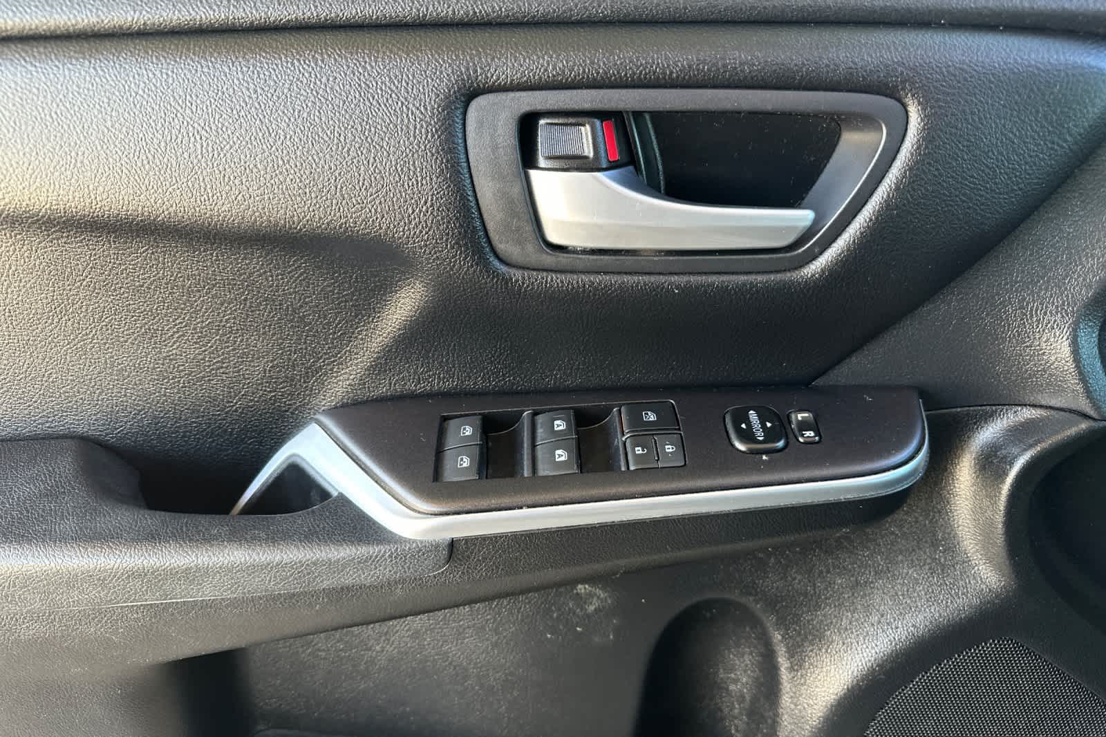 Thumbnail: 2016 Toyota Camry - 11