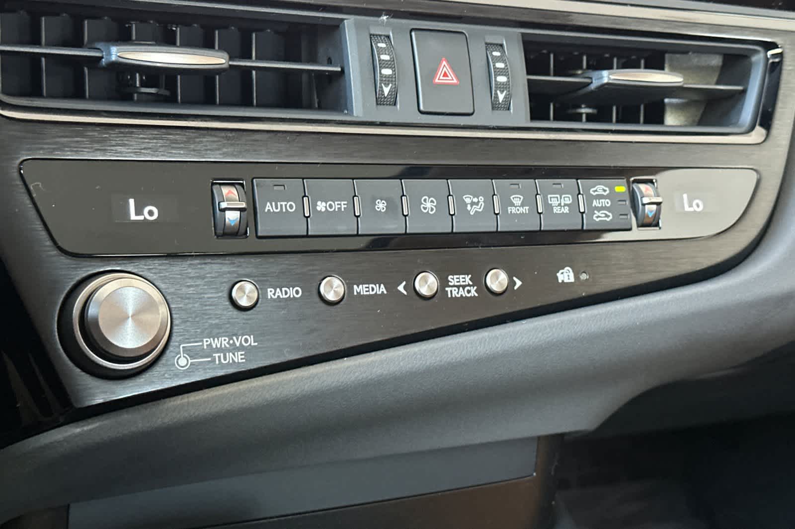 Thumbnail: 2025 Lexus ES - 21