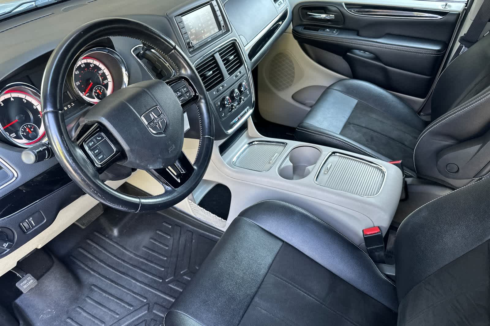 Thumbnail: 2019 Dodge Grand Caravan - 10