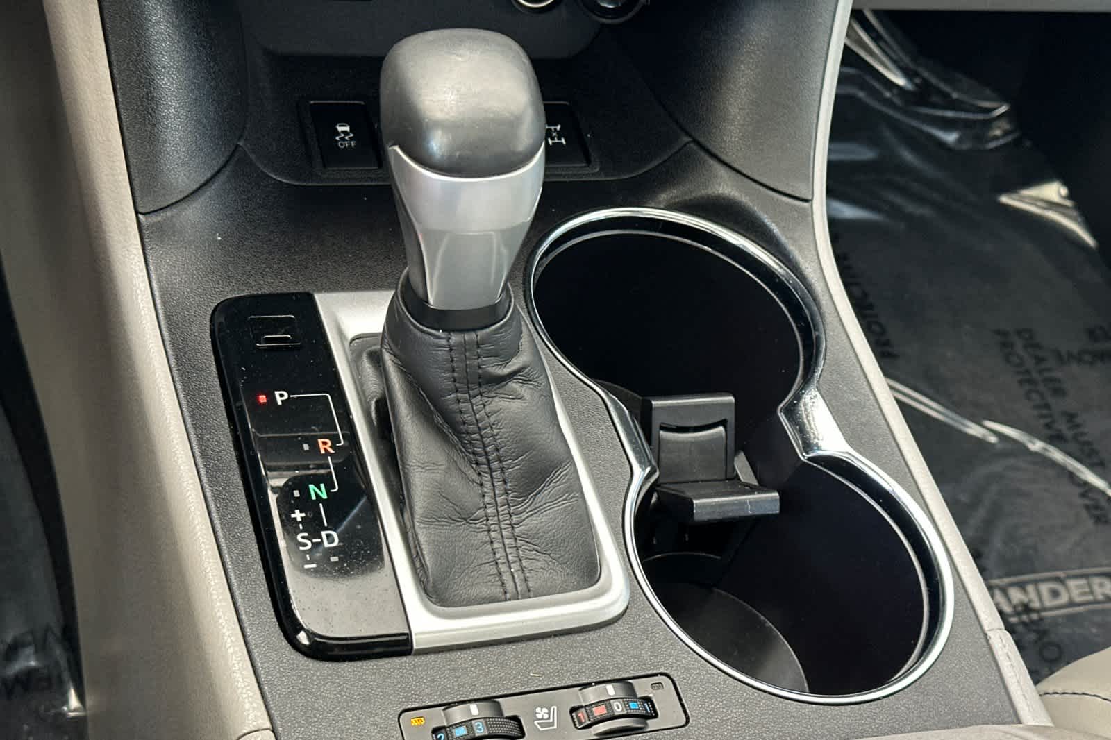 Thumbnail: 2014 Toyota Highlander - 25