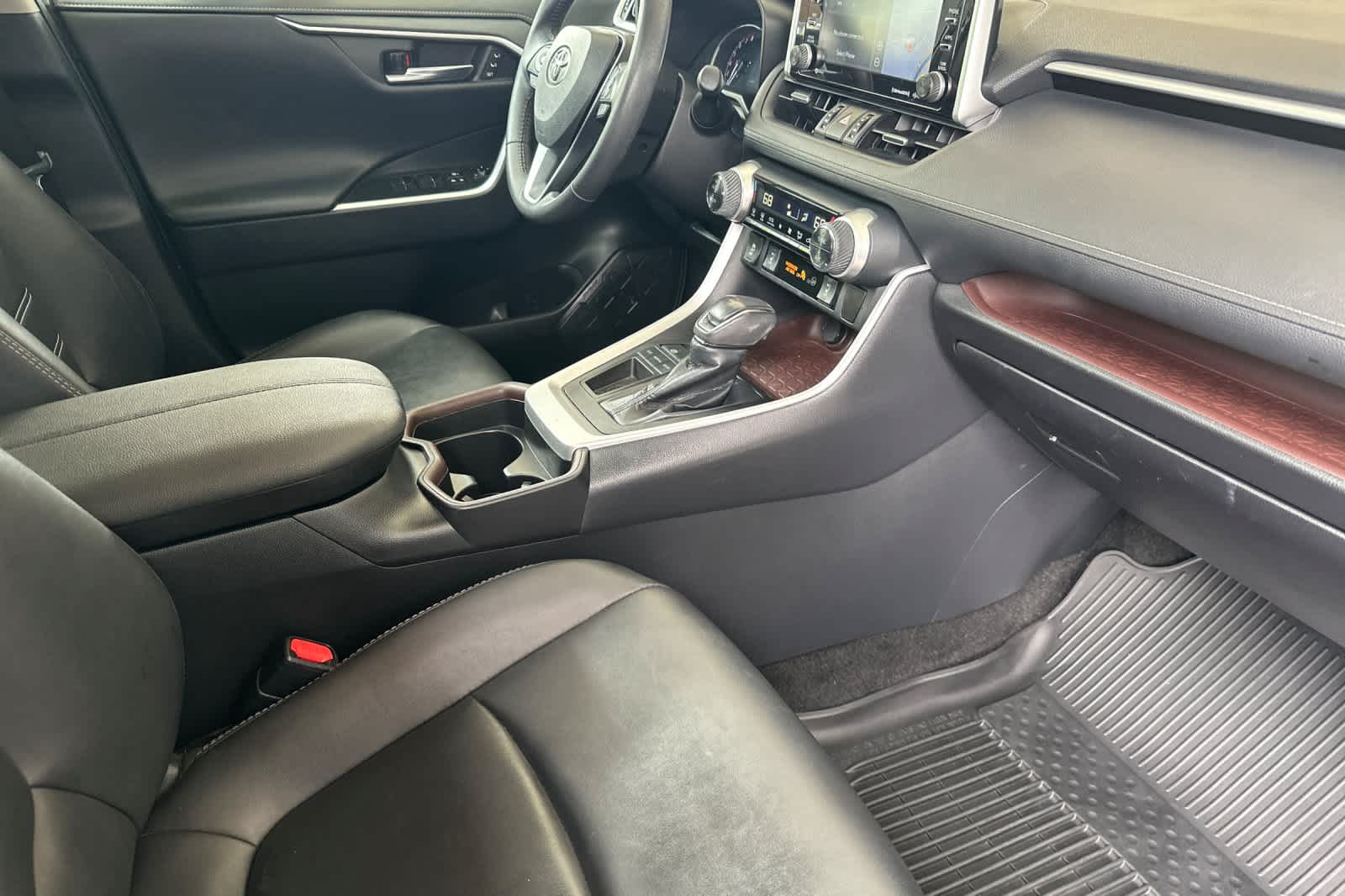 Thumbnail: 2019 Toyota RAV4 - 17