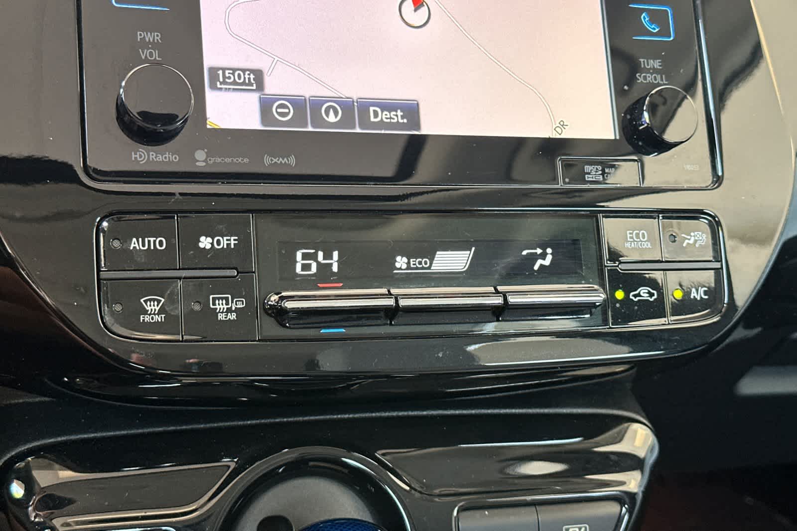 2016 Toyota Prius Three 22