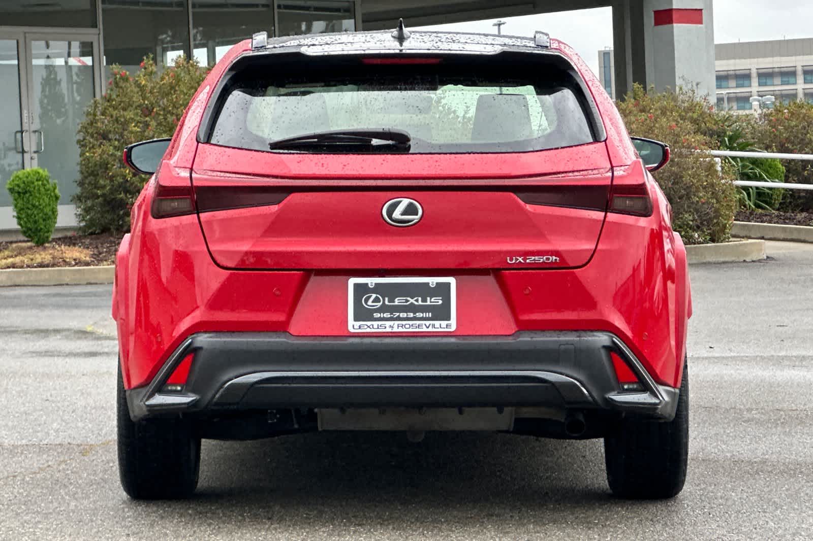 Thumbnail: 2023 Lexus UX - 8