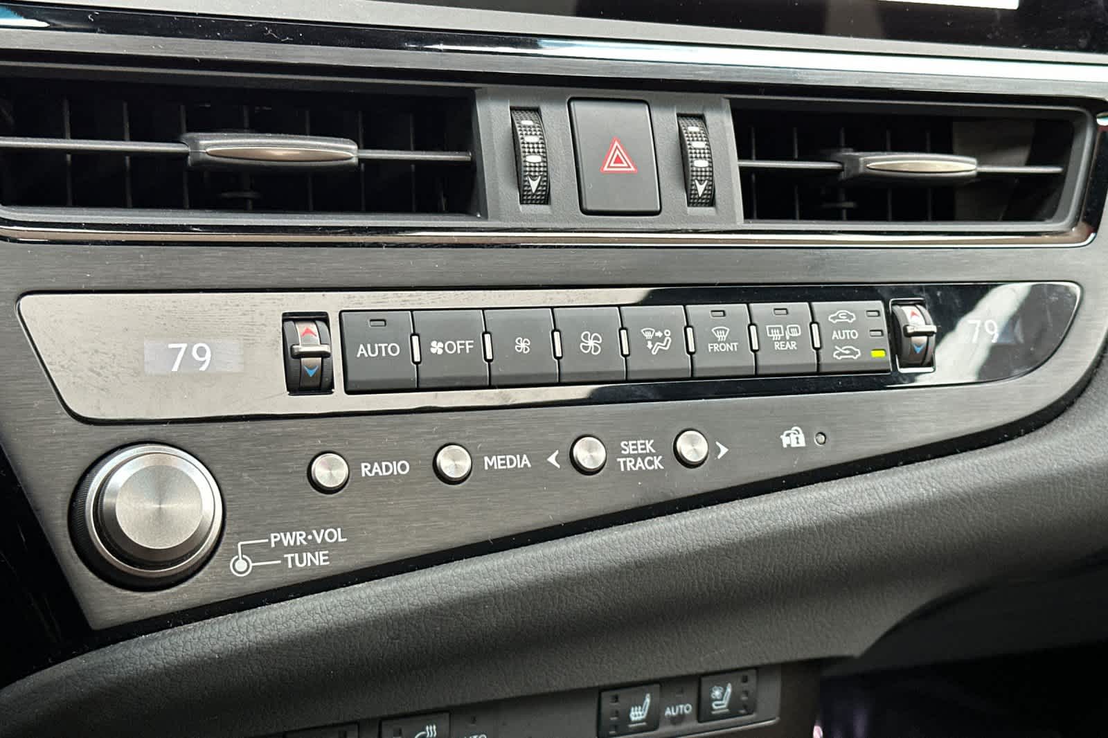 Thumbnail: 2025 Lexus ES - 21