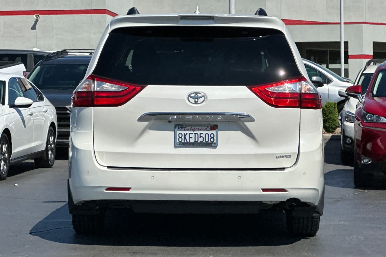Thumbnail: 2019 Toyota Sienna - 8