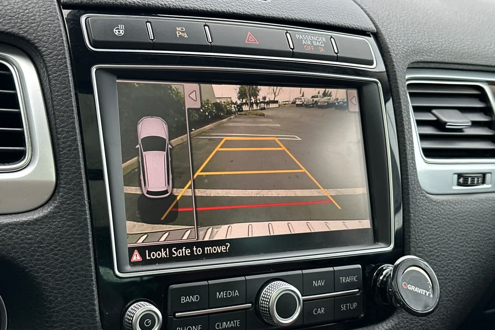 Thumbnail: 2016 Volkswagen Touareg - 22