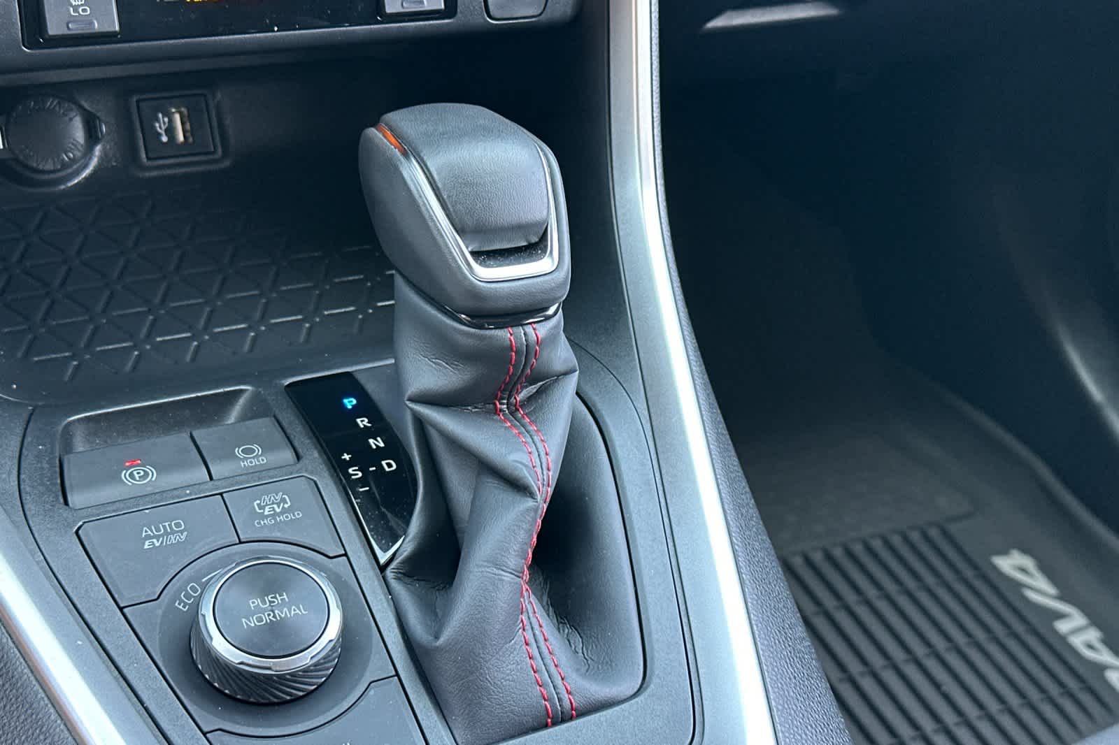 2023 Toyota RAV4 Prime SE 23