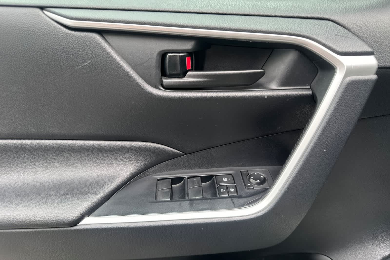 Thumbnail: 2019 Toyota RAV4 - 12