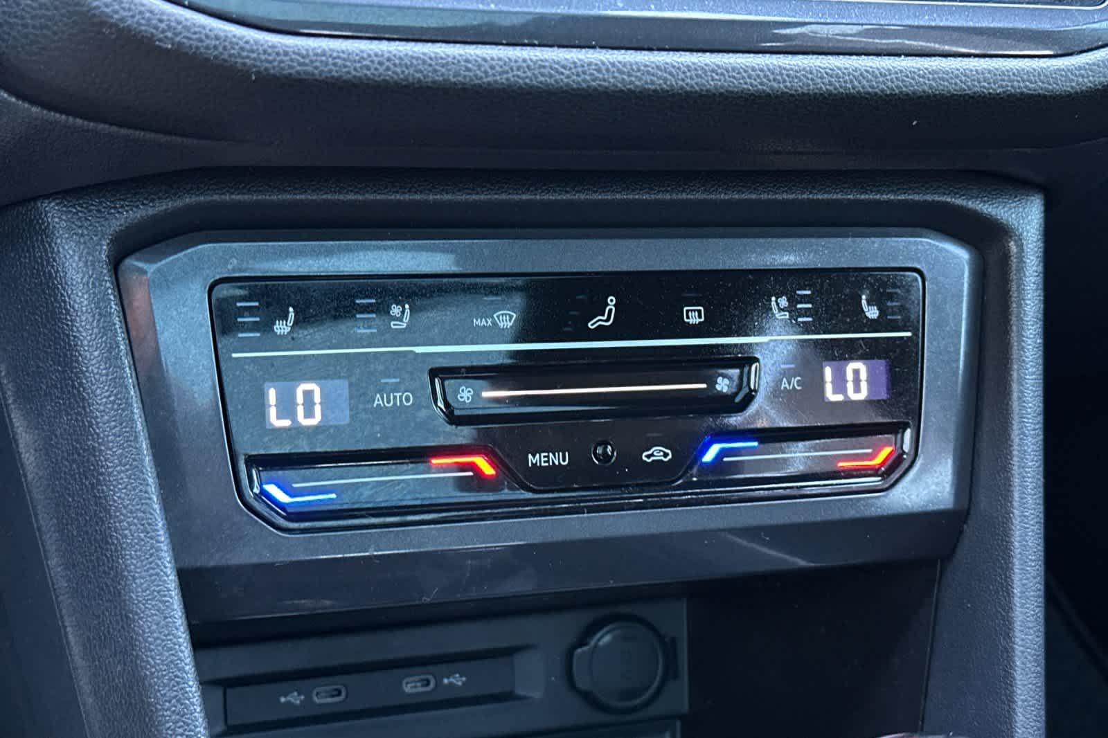 Thumbnail: 2023 Volkswagen Tiguan - 24