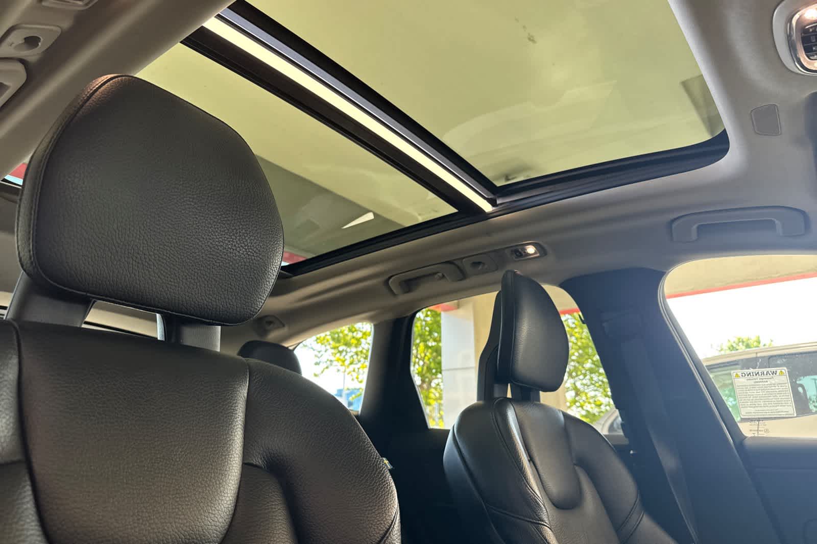Thumbnail: 2018 Volvo XC60 - 17