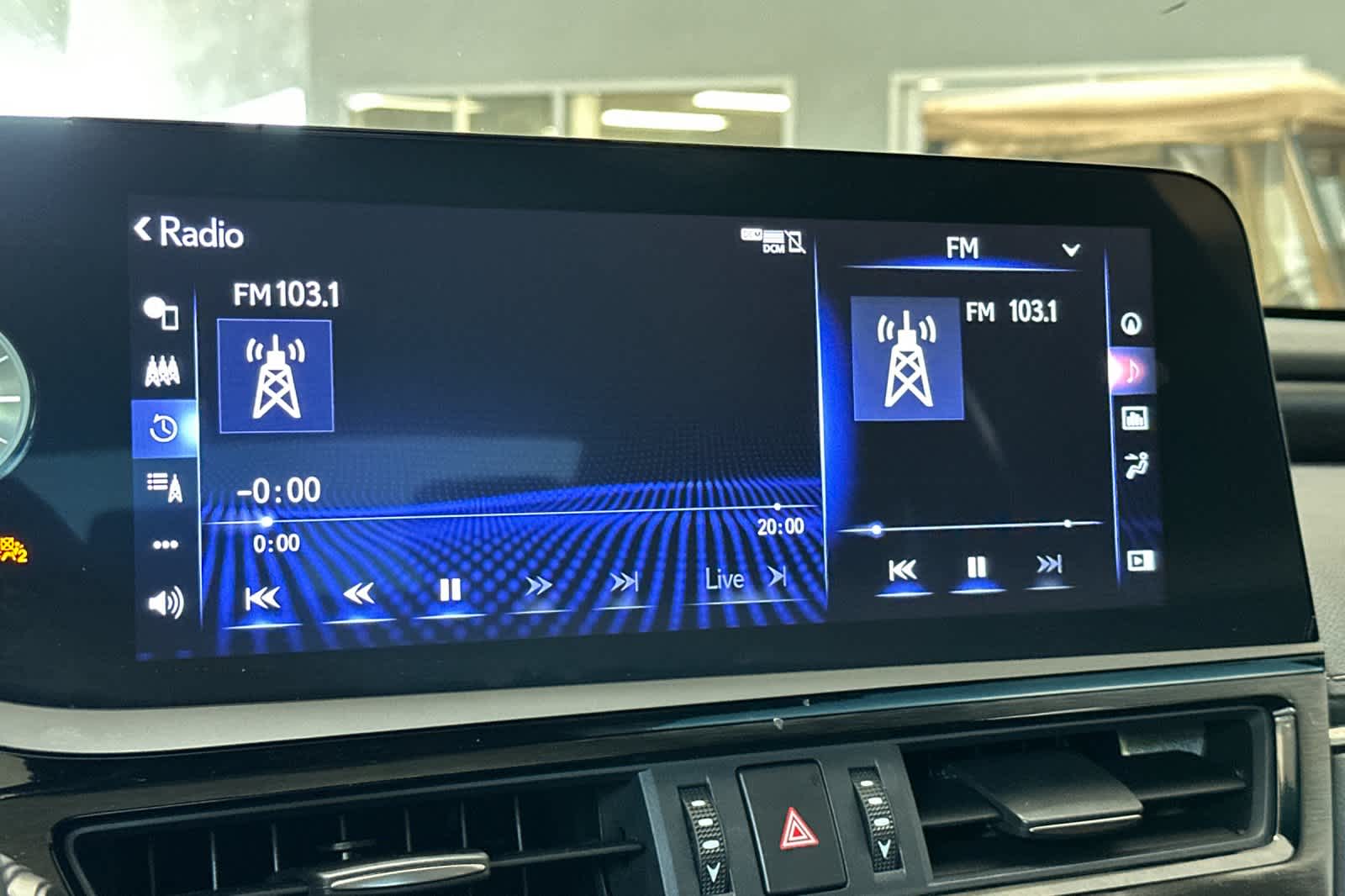 Thumbnail: 2022 Lexus ES - 20