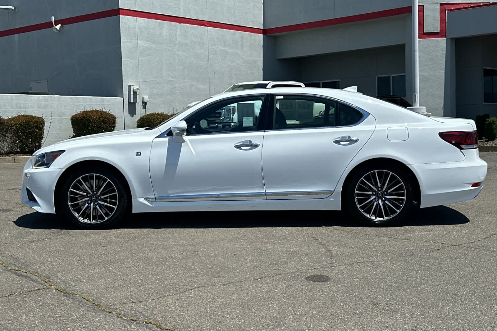 Thumbnail: 2016 Lexus LS - 9