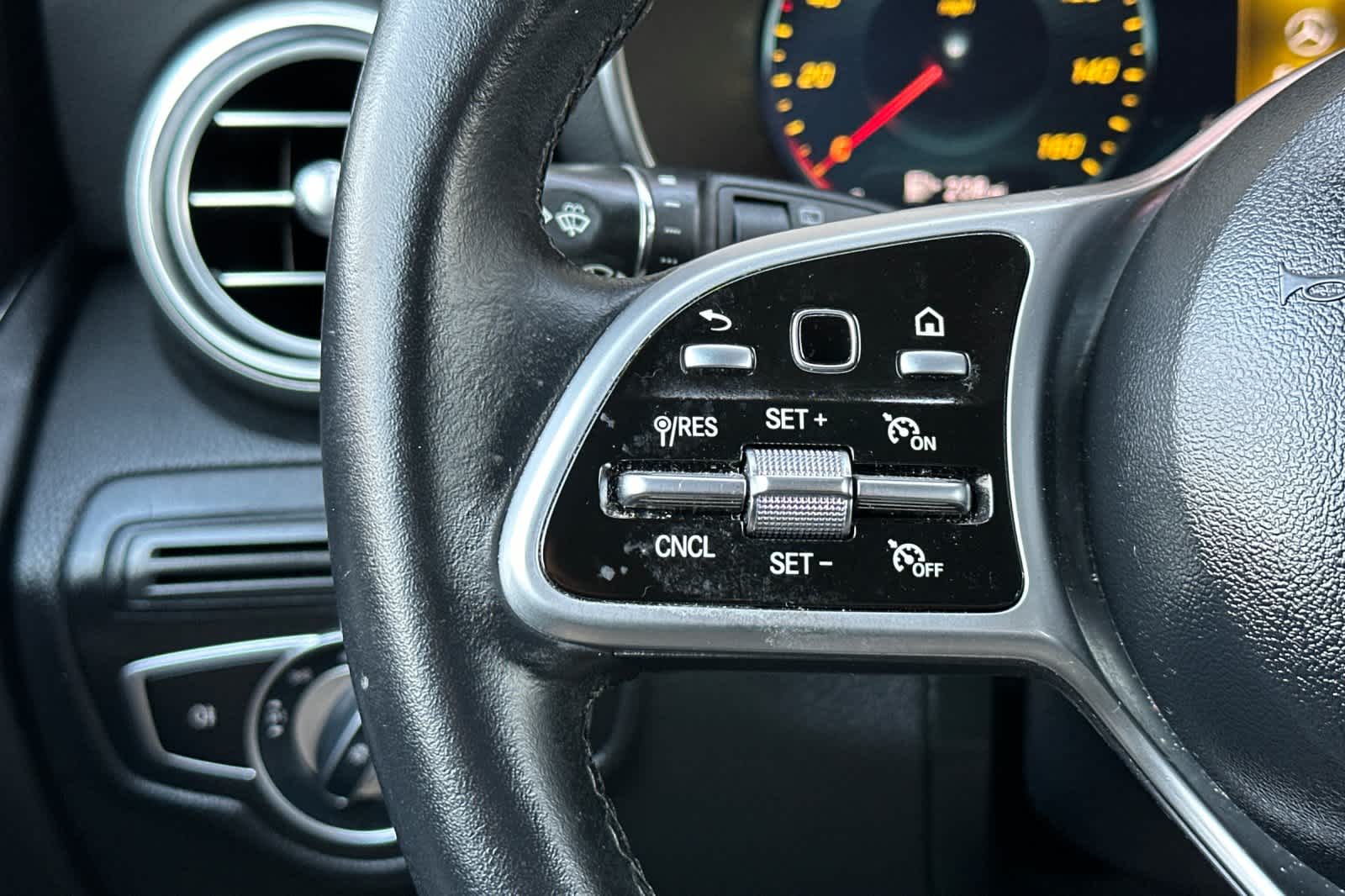 Thumbnail: 2022 Mercedes-Benz GLC - 26