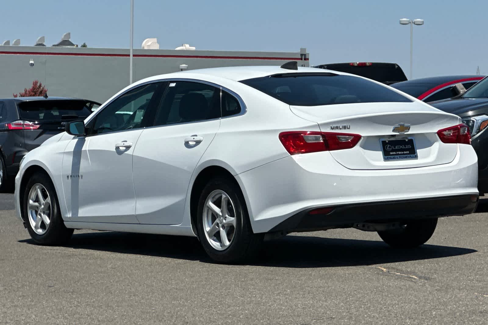 Thumbnail: 2017 Chevrolet Malibu - 7