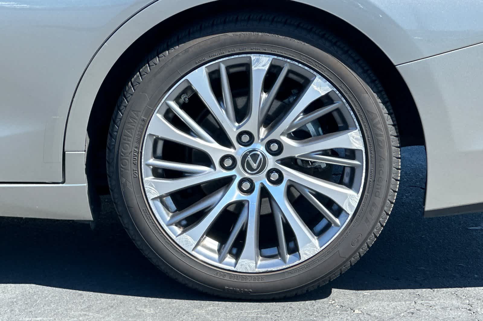 Thumbnail: 2020 Lexus ES - 30
