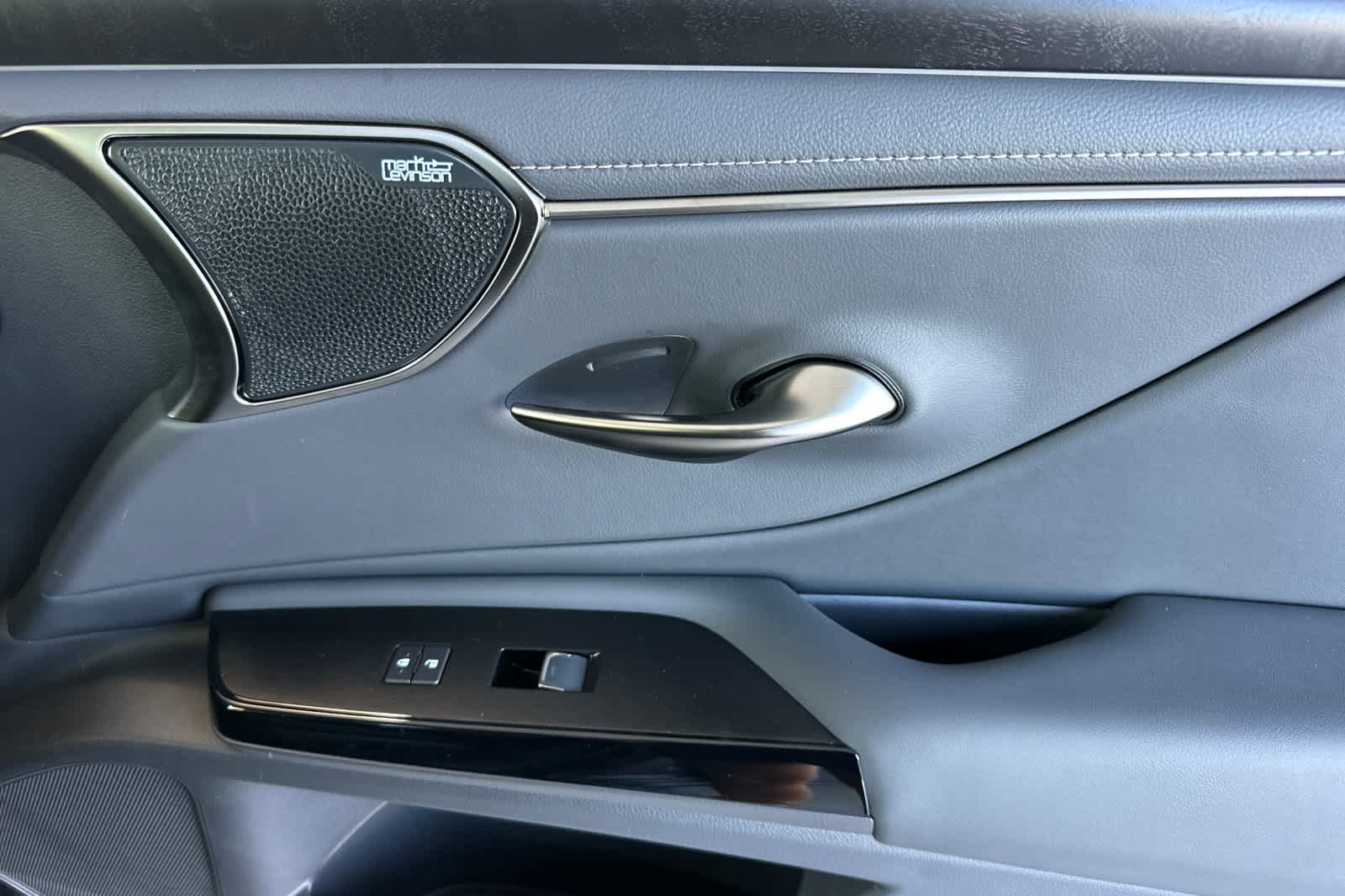 Thumbnail: 2025 Lexus ES - 18