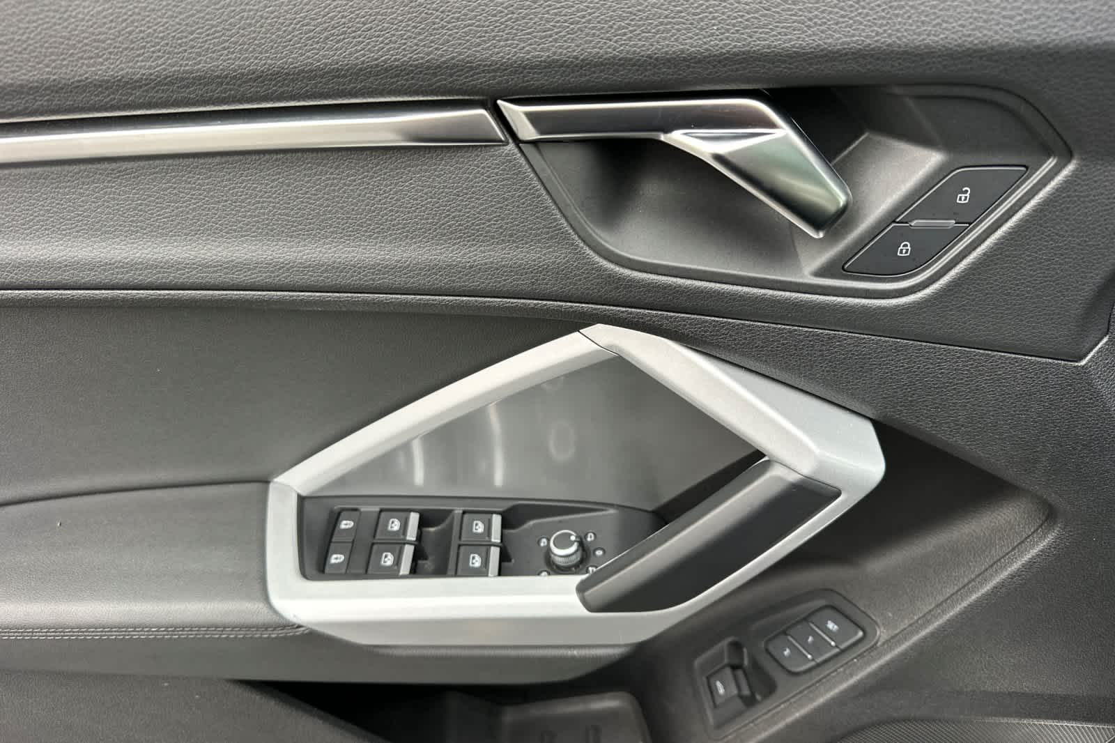 Thumbnail: 2023 Audi Q3 - 12