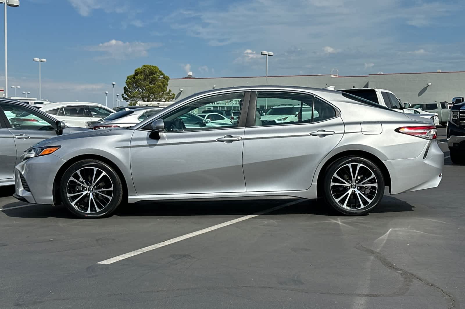 Thumbnail: 2019 Toyota Camry - 9