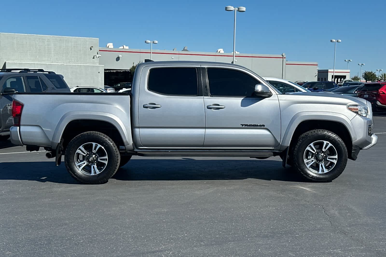 Thumbnail: 2018 Toyota Tacoma - 6