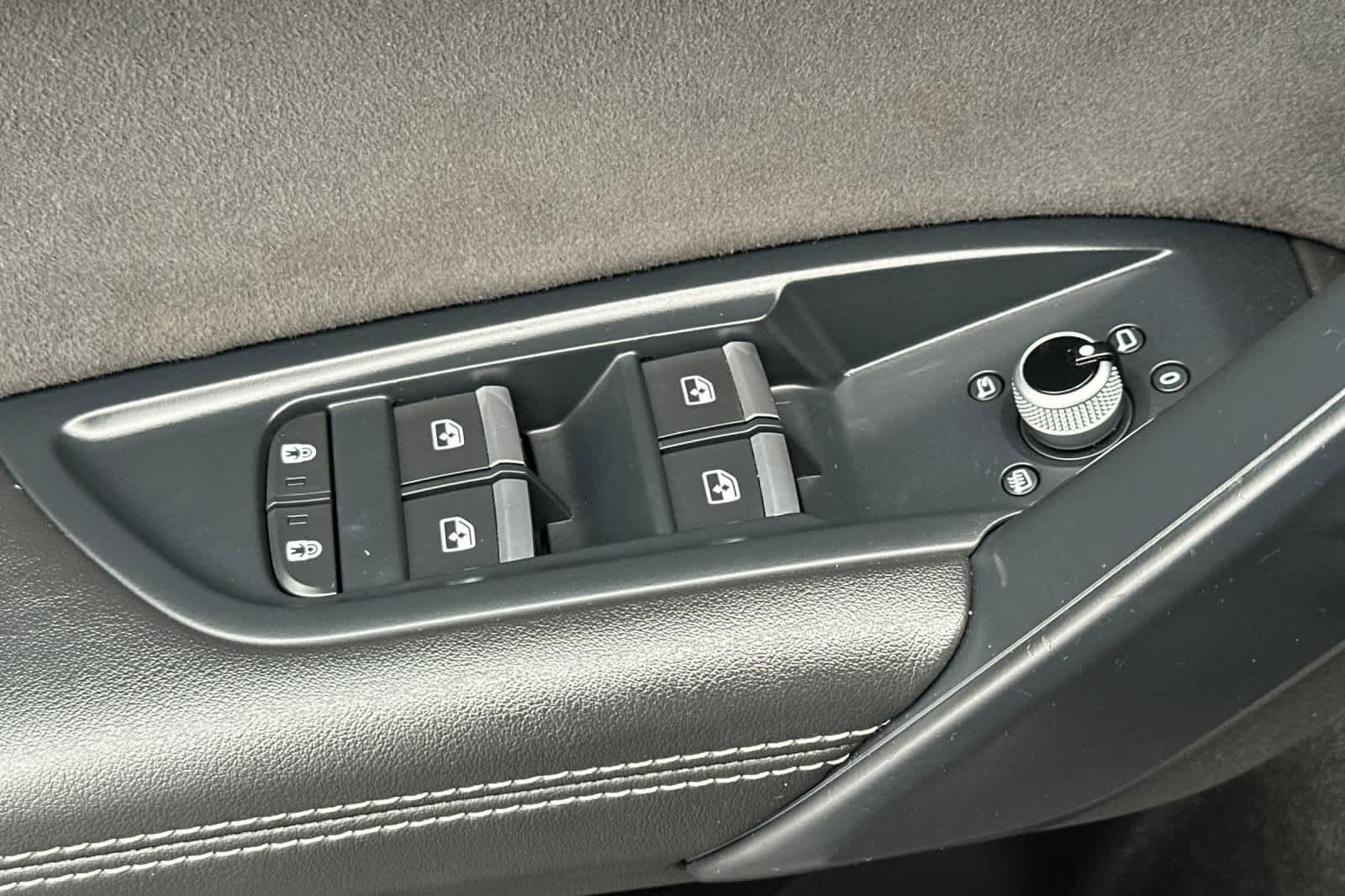 Thumbnail: 2022 Audi SQ5 - 12