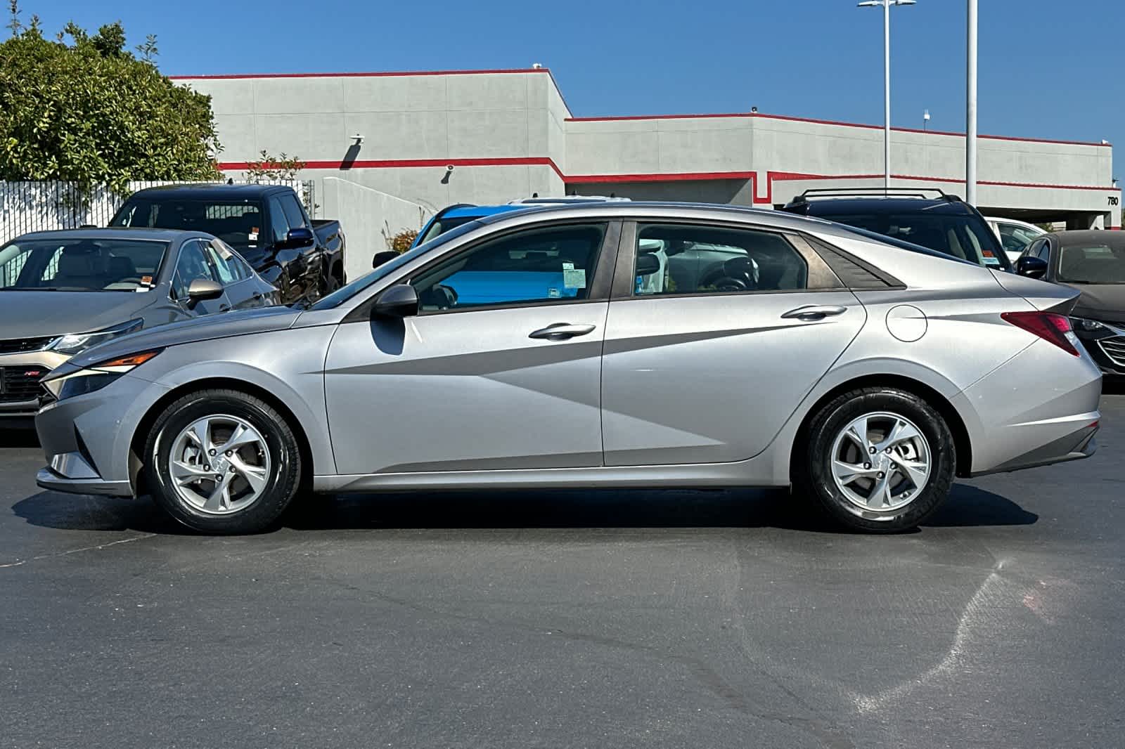 Thumbnail: 2021 Hyundai Elantra - 9