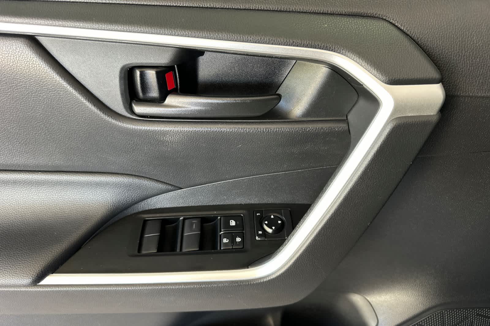 Thumbnail: 2021 Toyota RAV4 - 12