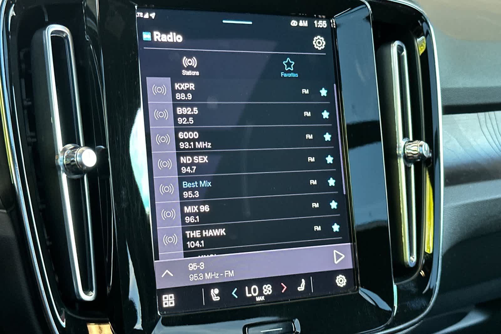 Thumbnail: 2023 Volvo XC40 - 21