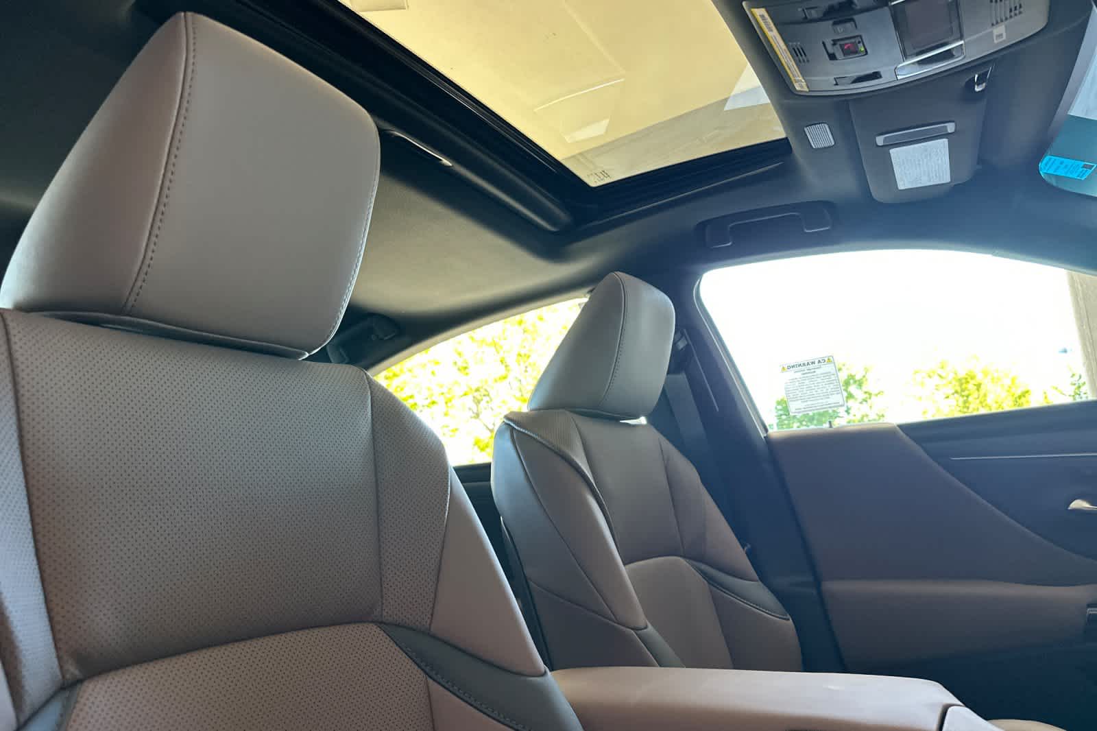 Thumbnail: 2025 Lexus ES - 17