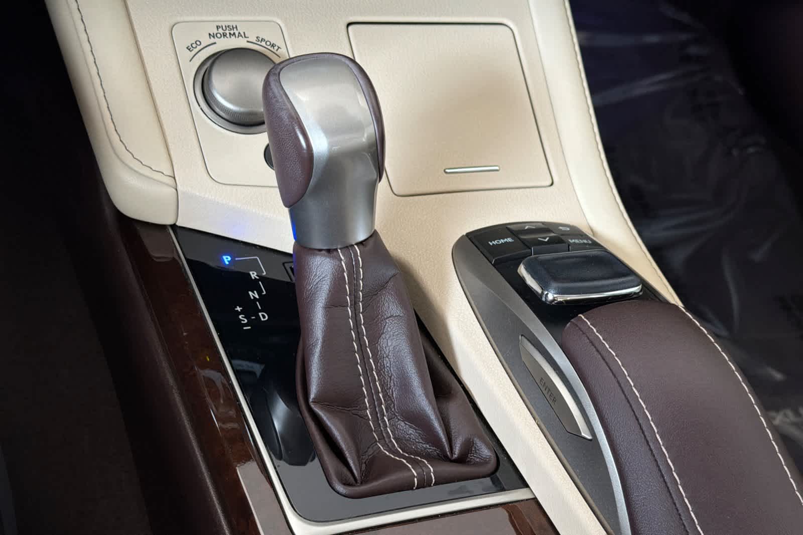 Thumbnail: 2017 Lexus ES - 22