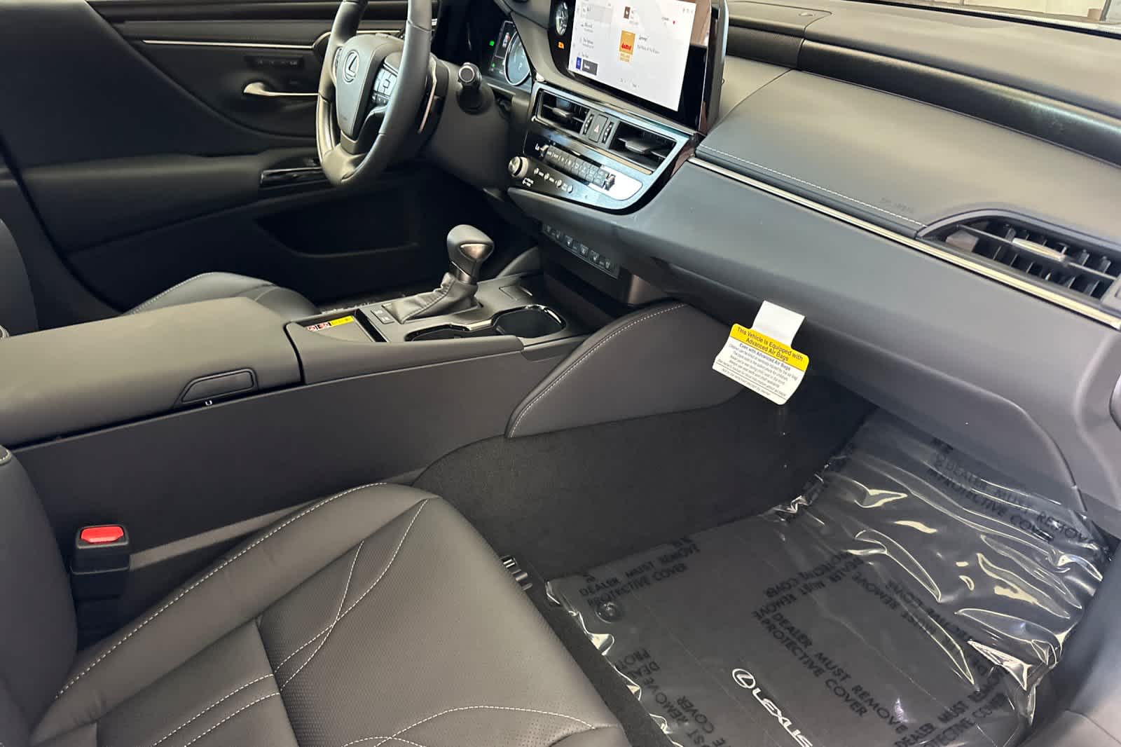 Thumbnail: 2025 Lexus ES - 16