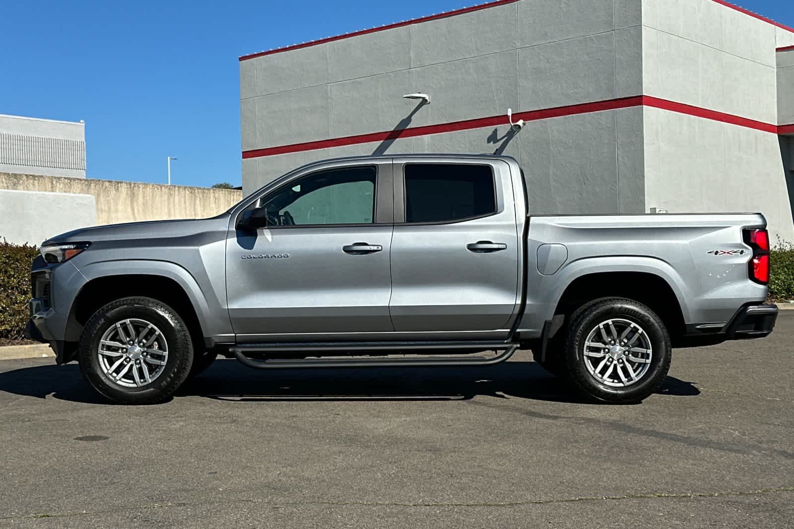 Thumbnail: 2024 Chevrolet Colorado - 9