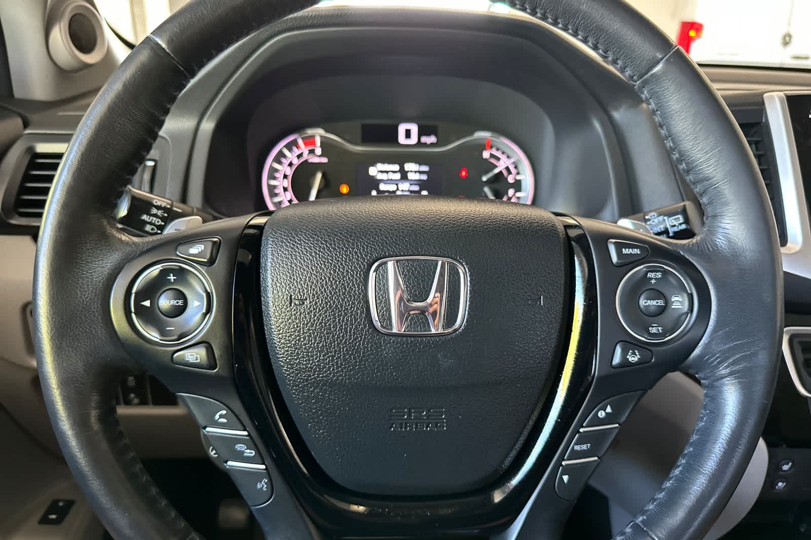 Thumbnail: 2017 Honda Pilot - 28