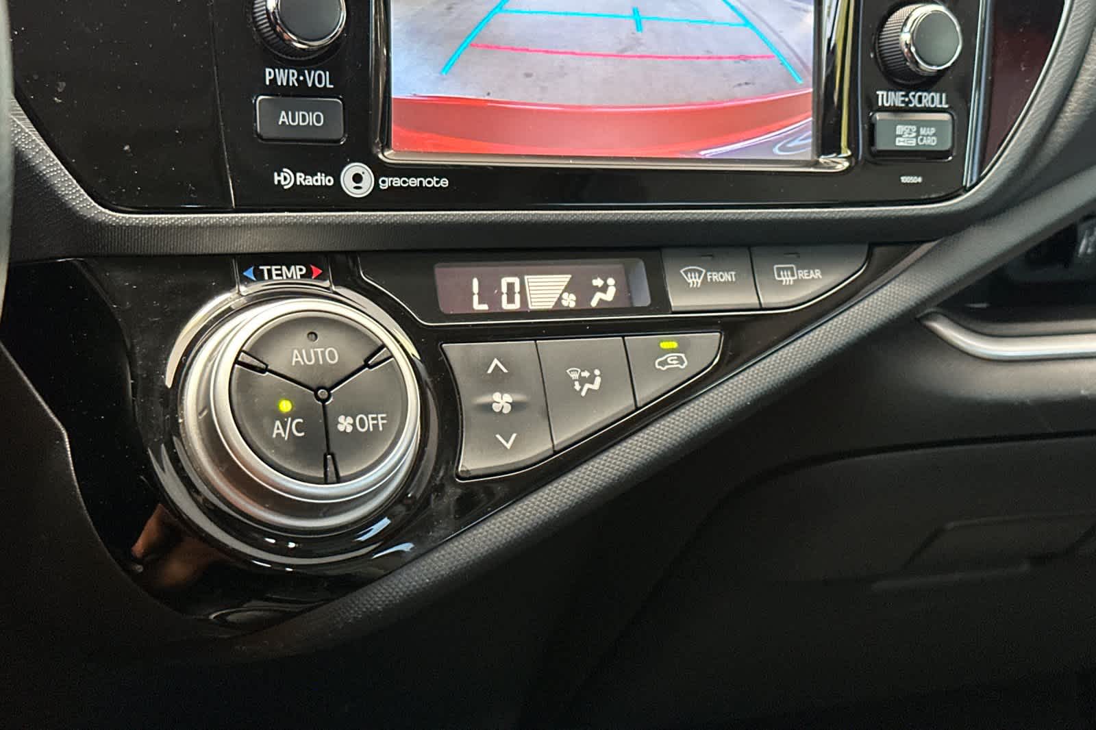 Thumbnail: 2015 Toyota Prius c - 22