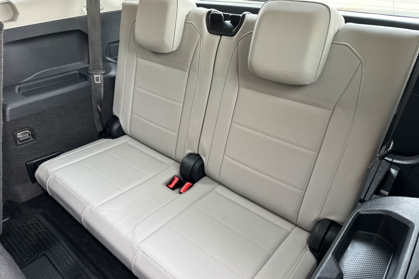 Thumbnail: 2018 Volkswagen Tiguan - 16