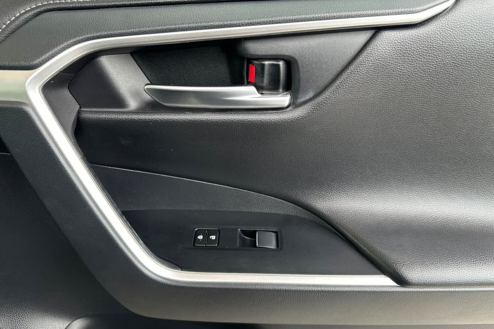 Thumbnail: 2019 Toyota RAV4 - 19