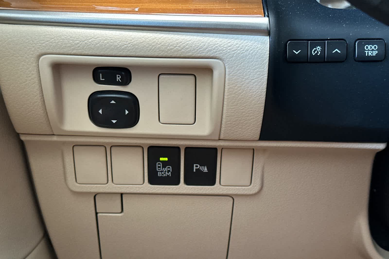 Thumbnail: 2014 Lexus ES - 30