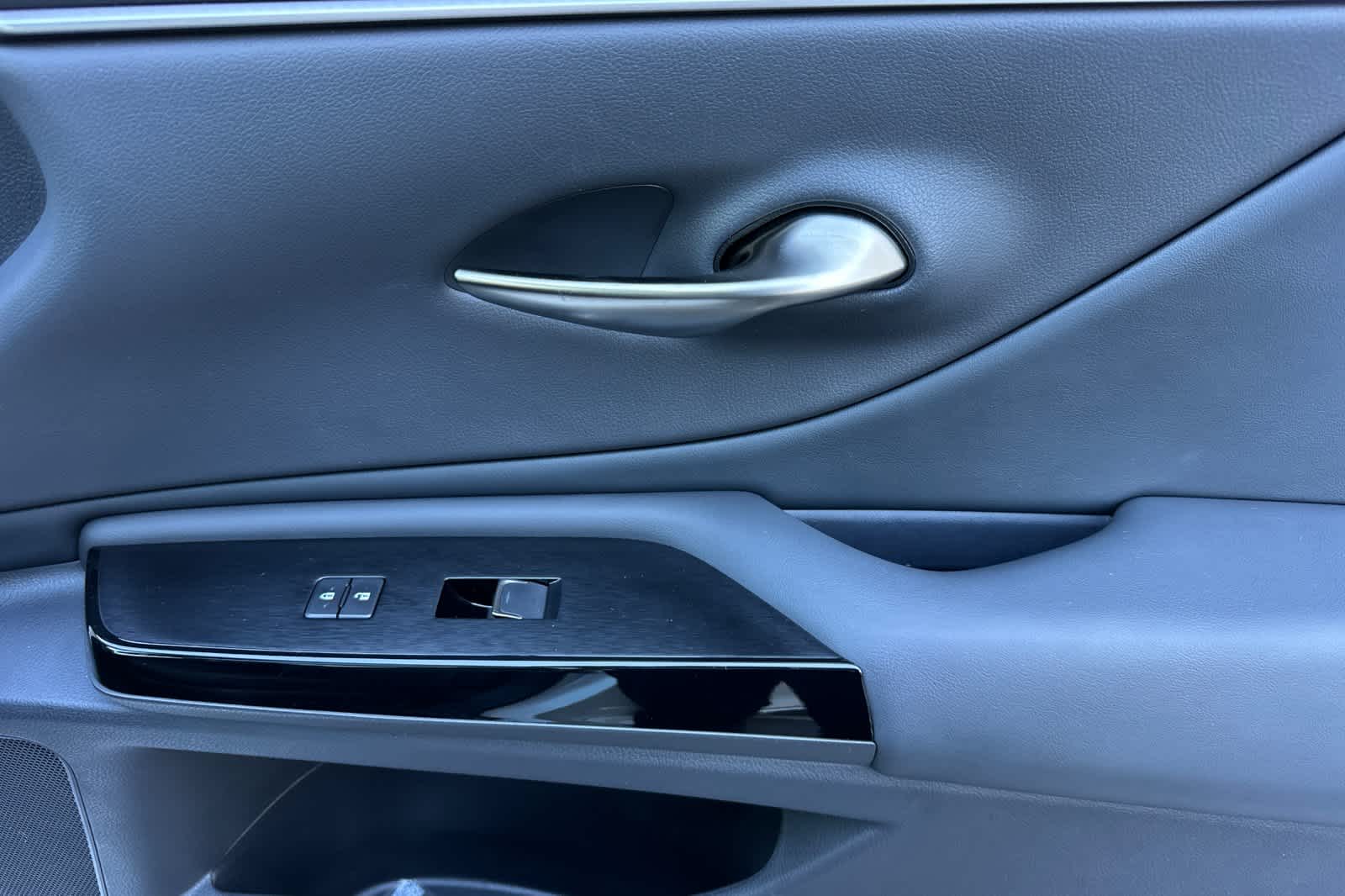 Thumbnail: 2025 Lexus ES - 18