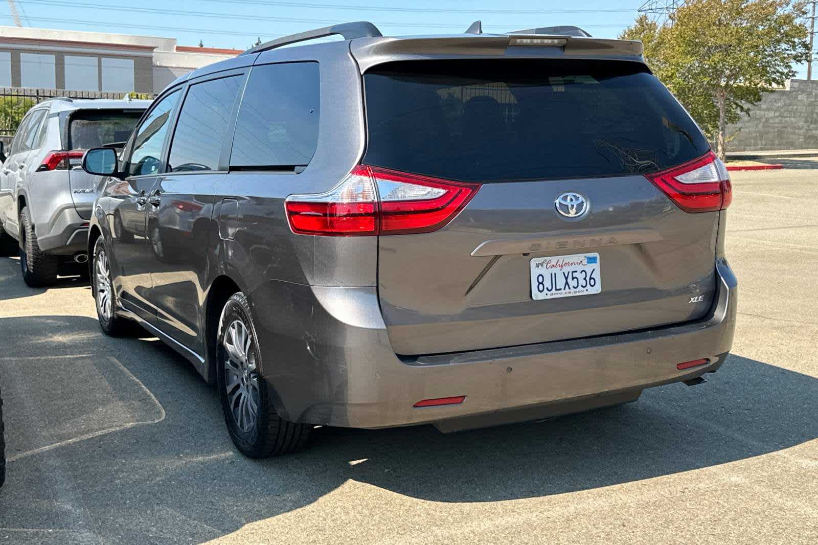 2019 Toyota Sienna XLE 5