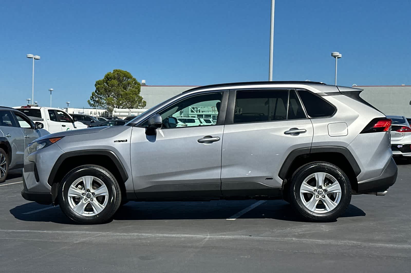Thumbnail: 2021 Toyota RAV4 - 9