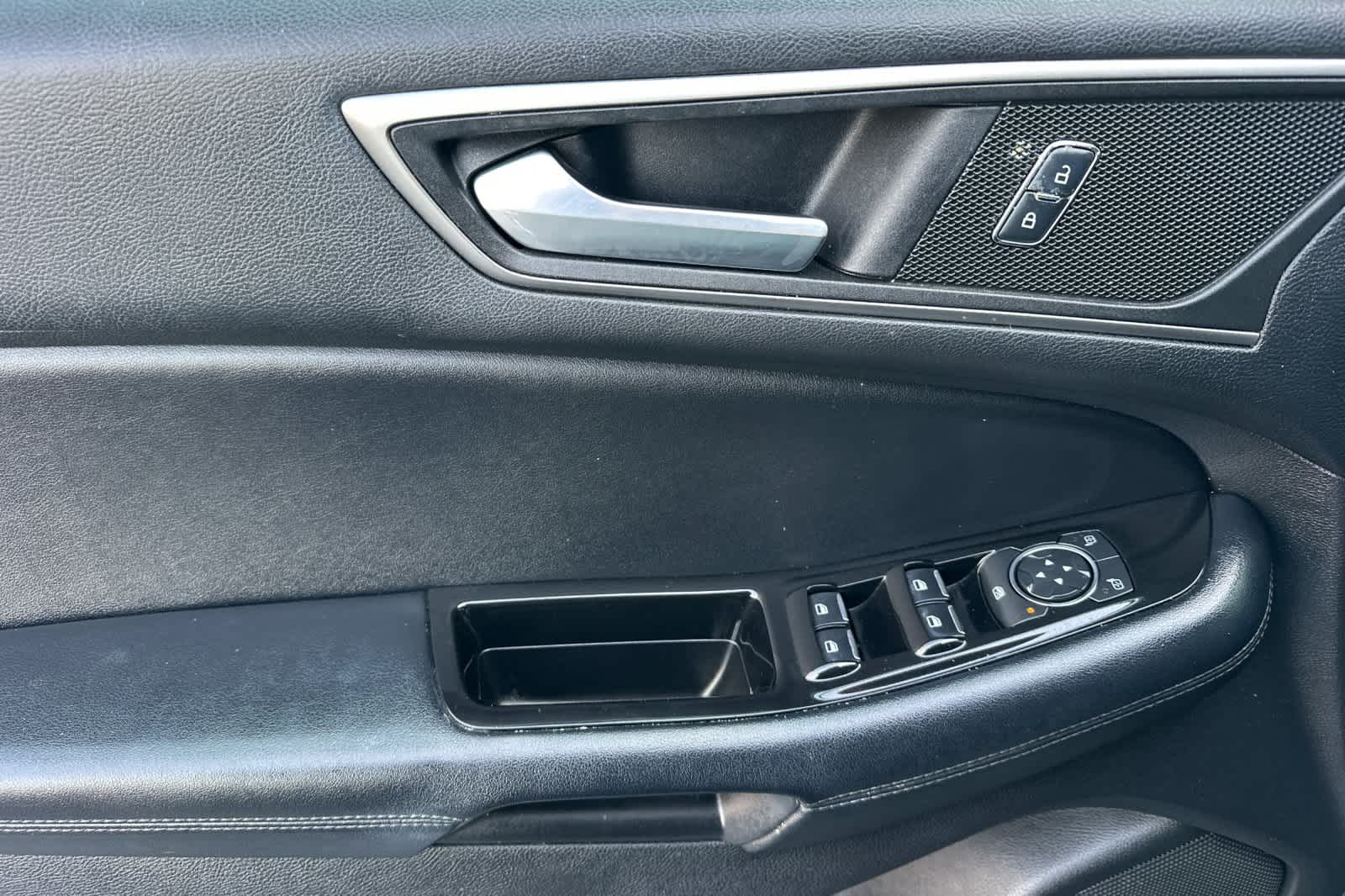 Thumbnail: 2015 Ford Edge - 12