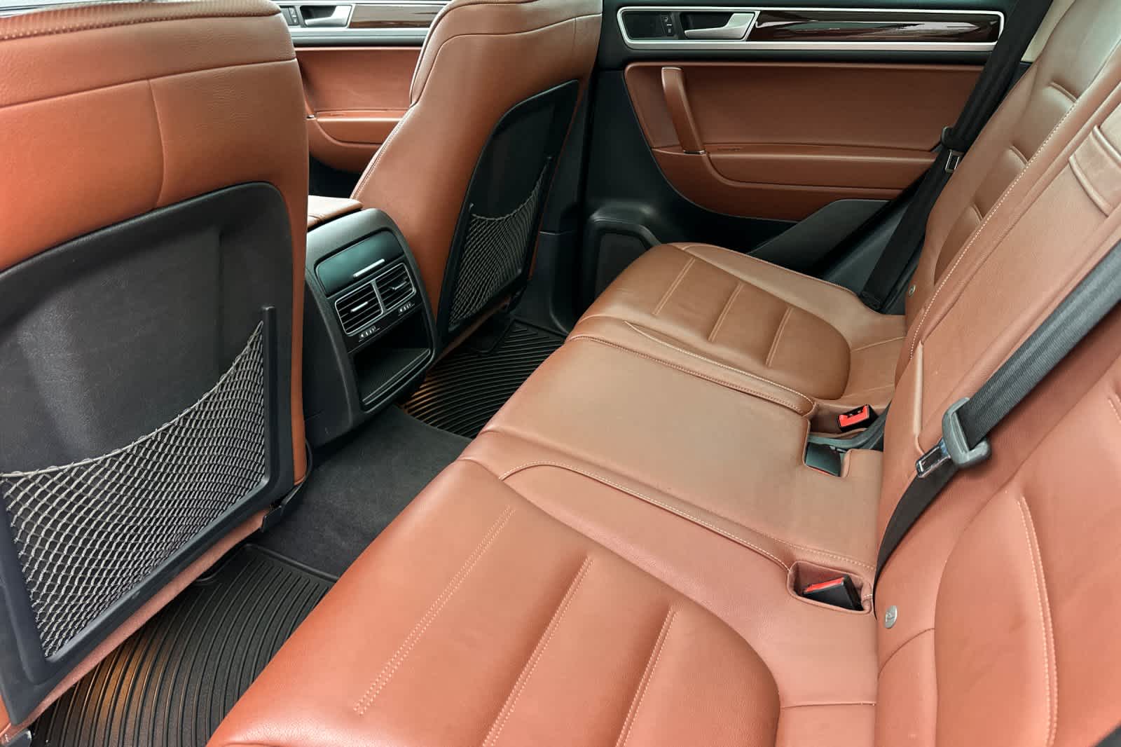 Thumbnail: 2016 Volkswagen Touareg - 4