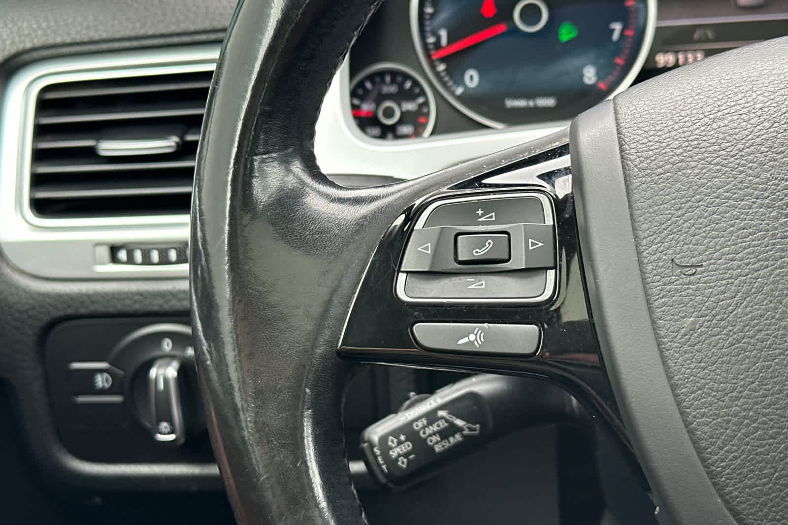 Thumbnail: 2016 Volkswagen Touareg - 27