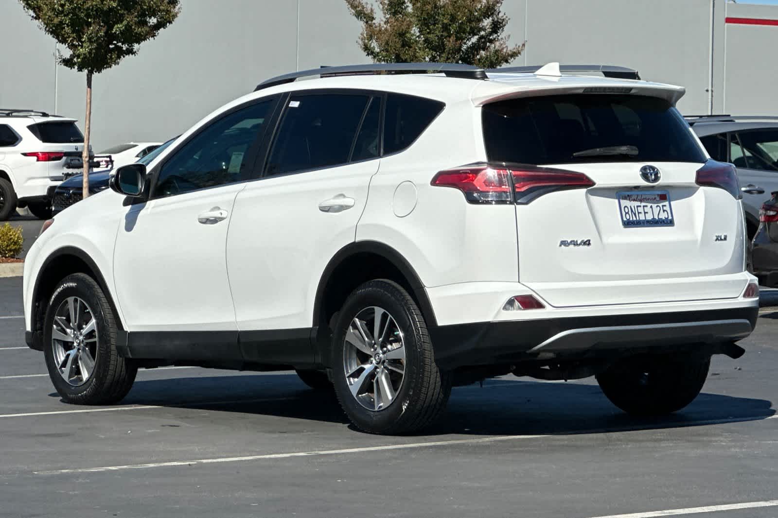 Thumbnail: 2018 Toyota RAV4 - 7