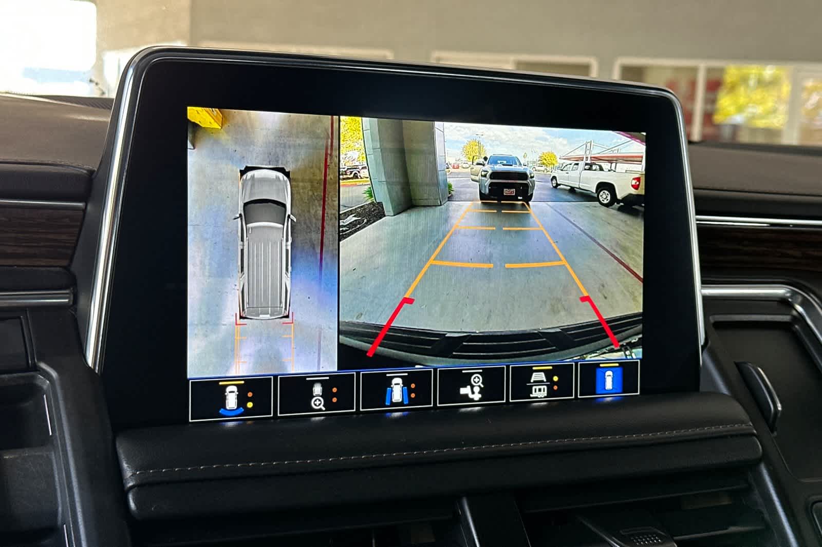 Thumbnail: 2021 Chevrolet Suburban - 23