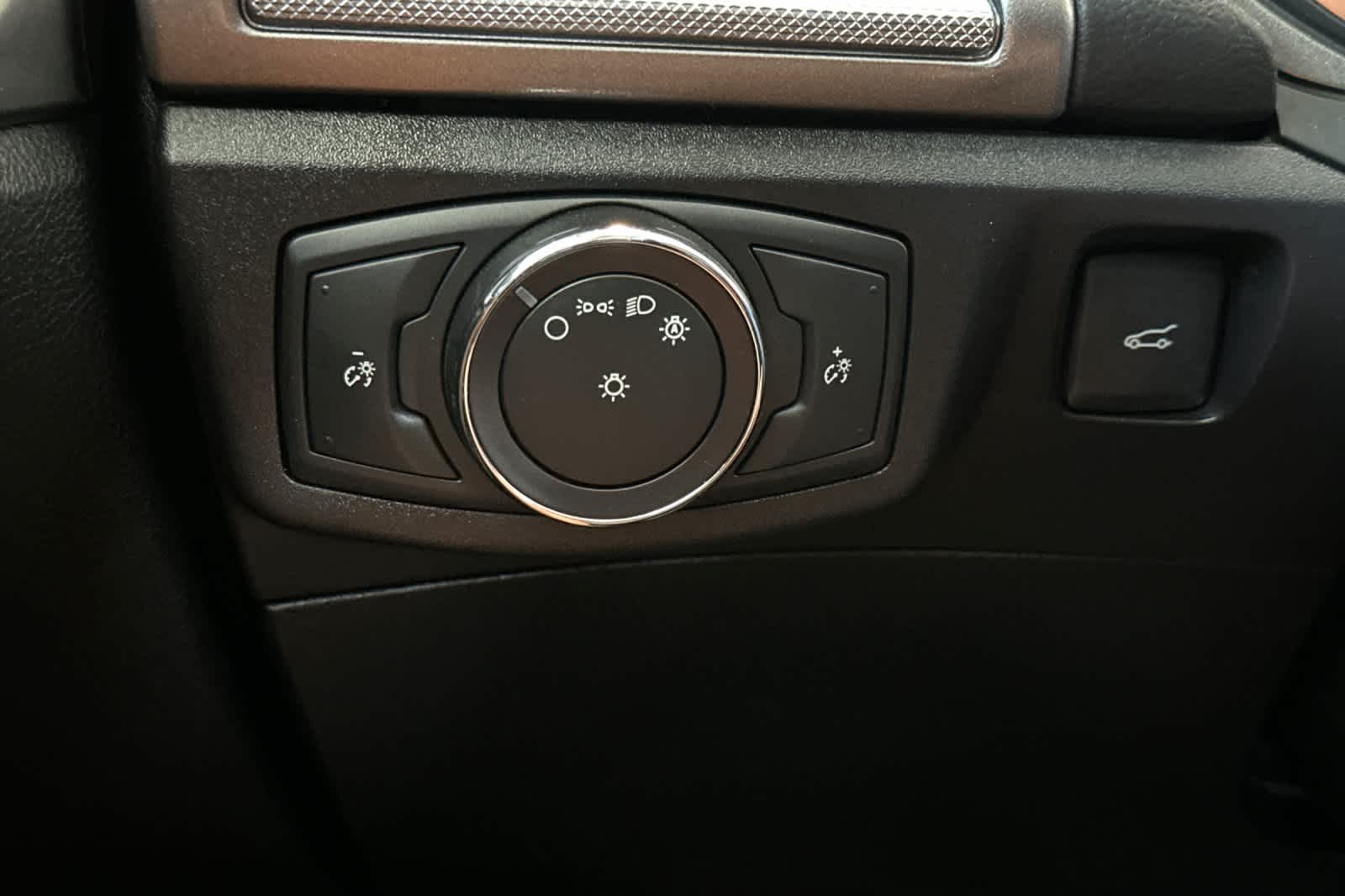 2018 Ford Fusion S 28