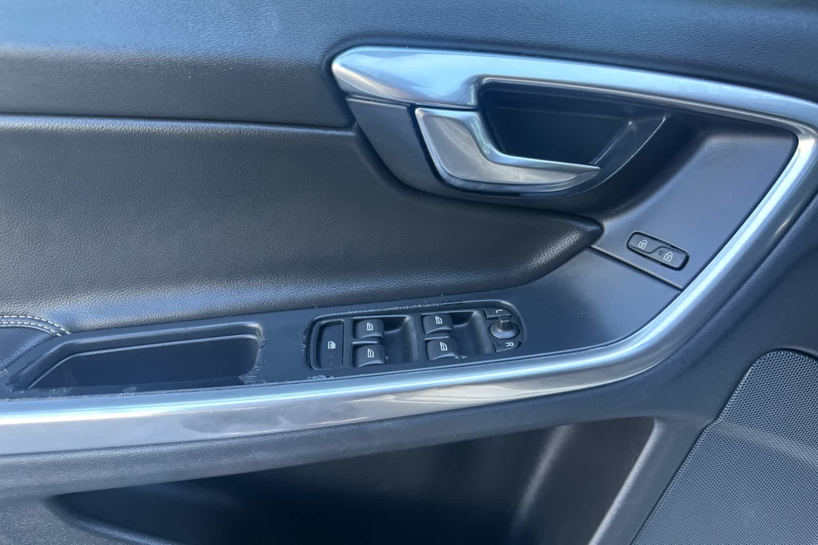 Thumbnail: 2017 Volvo S60 - 12