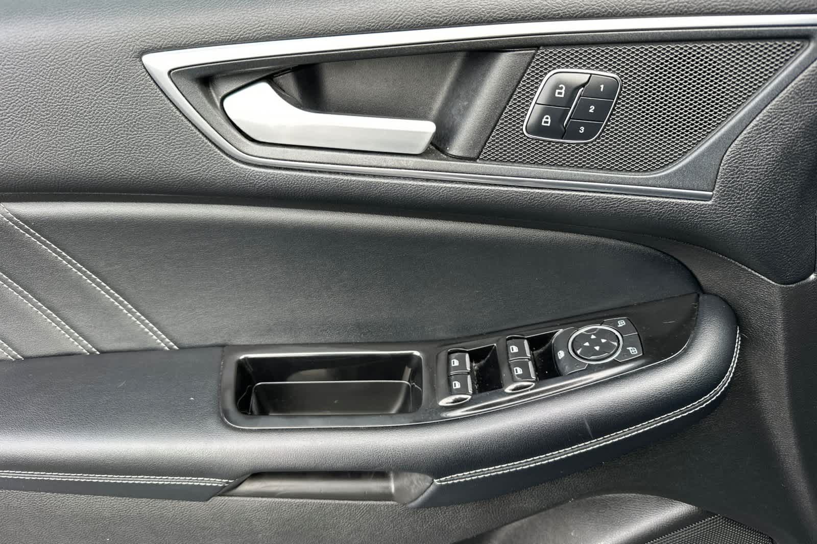 Thumbnail: 2017 Ford Edge - 12