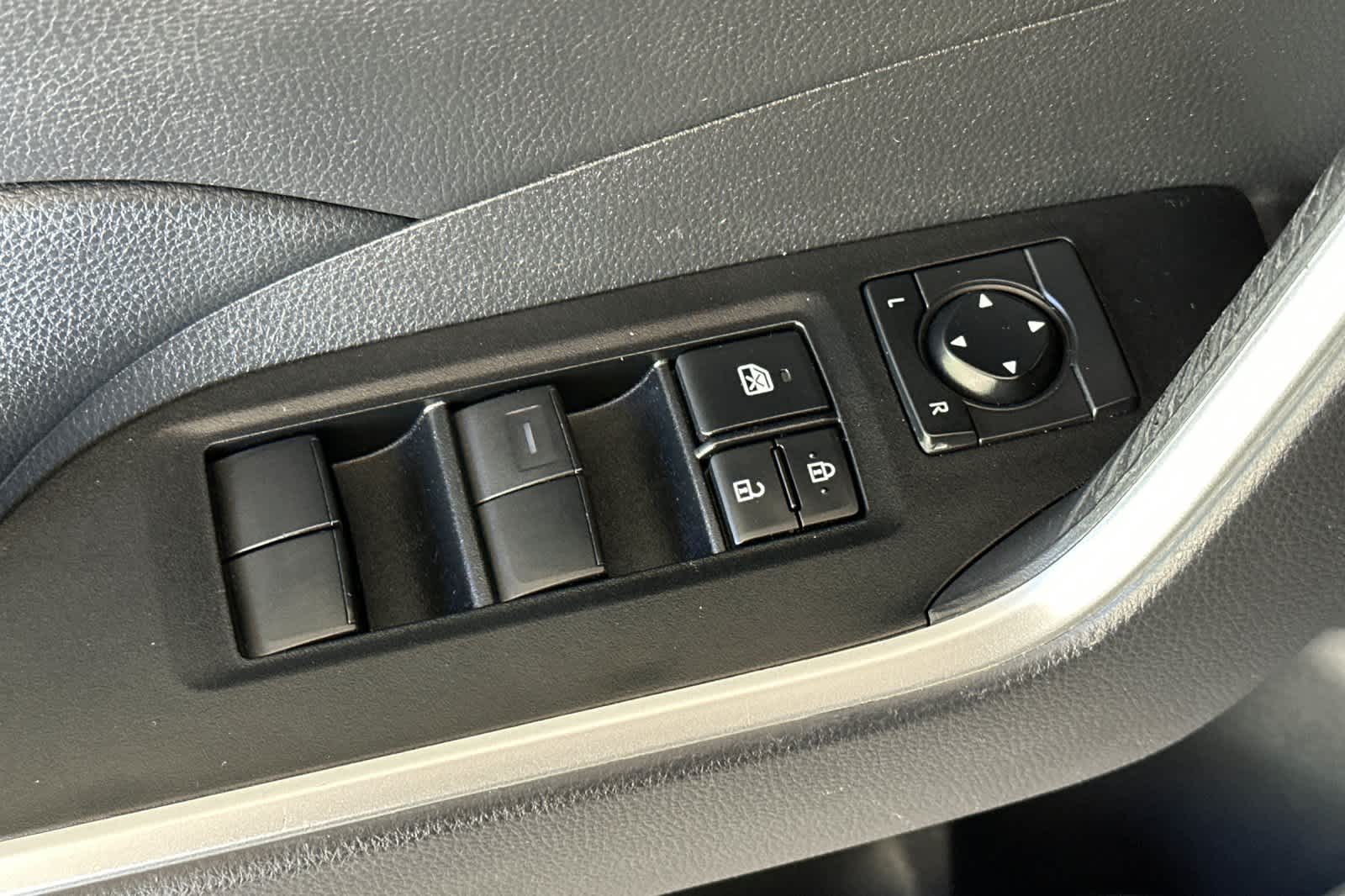 Thumbnail: 2021 Toyota RAV4 - 13